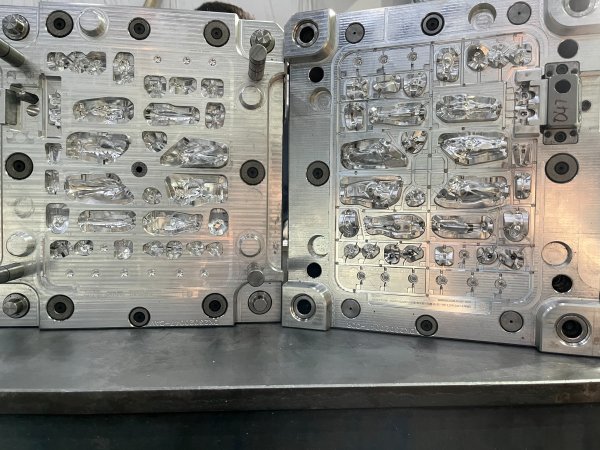 Open injection mold with detailed plastic component cavities